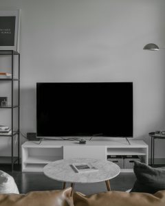Foto von Andres Jasso auf Unsplash