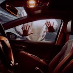 Foto von Bastian Pudill auf Unsplash. (Für Alt-Text: man in white long sleeve shirt driving car)